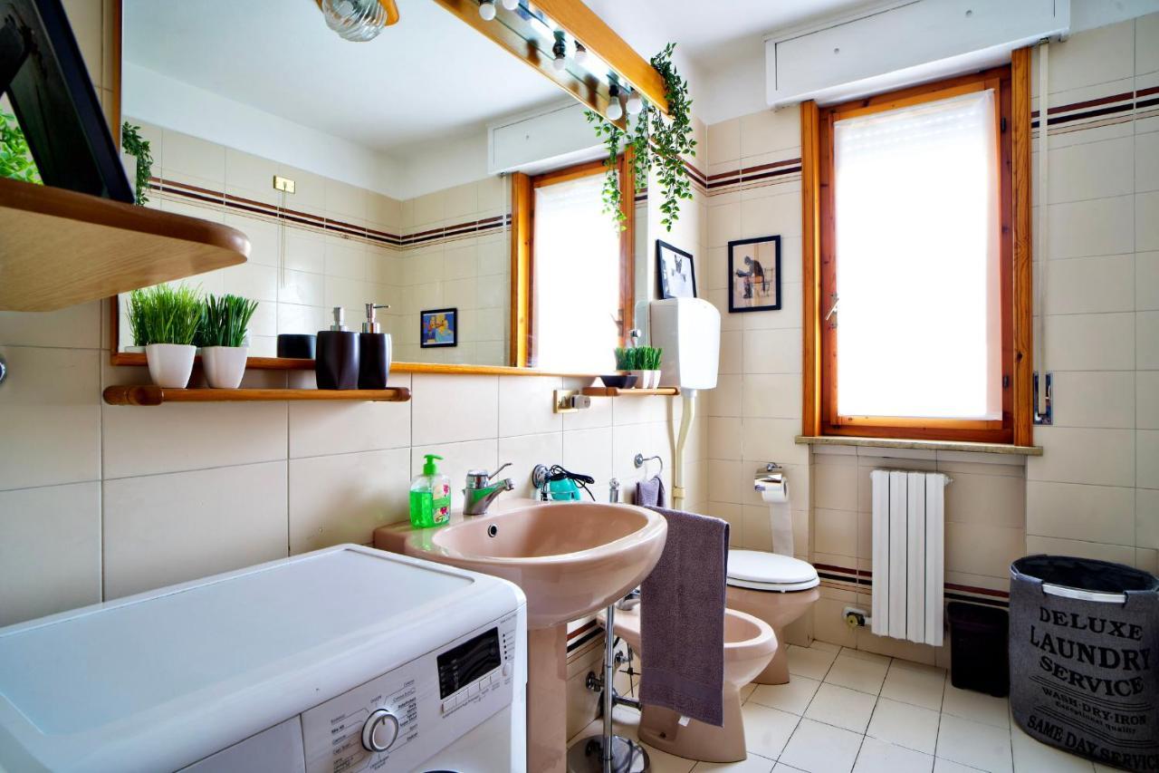Casa Zoe Apartment Free Parking,Self Check In & Free Wi Fi Parma Exterior foto